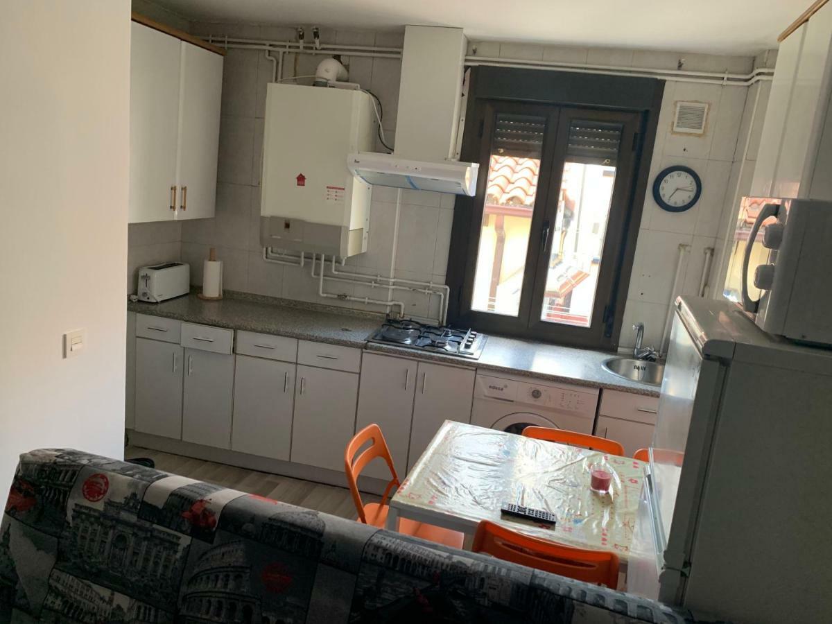 לאון Piso En El Humedo, Al Lado Plaza Mayor מראה חיצוני תמונה